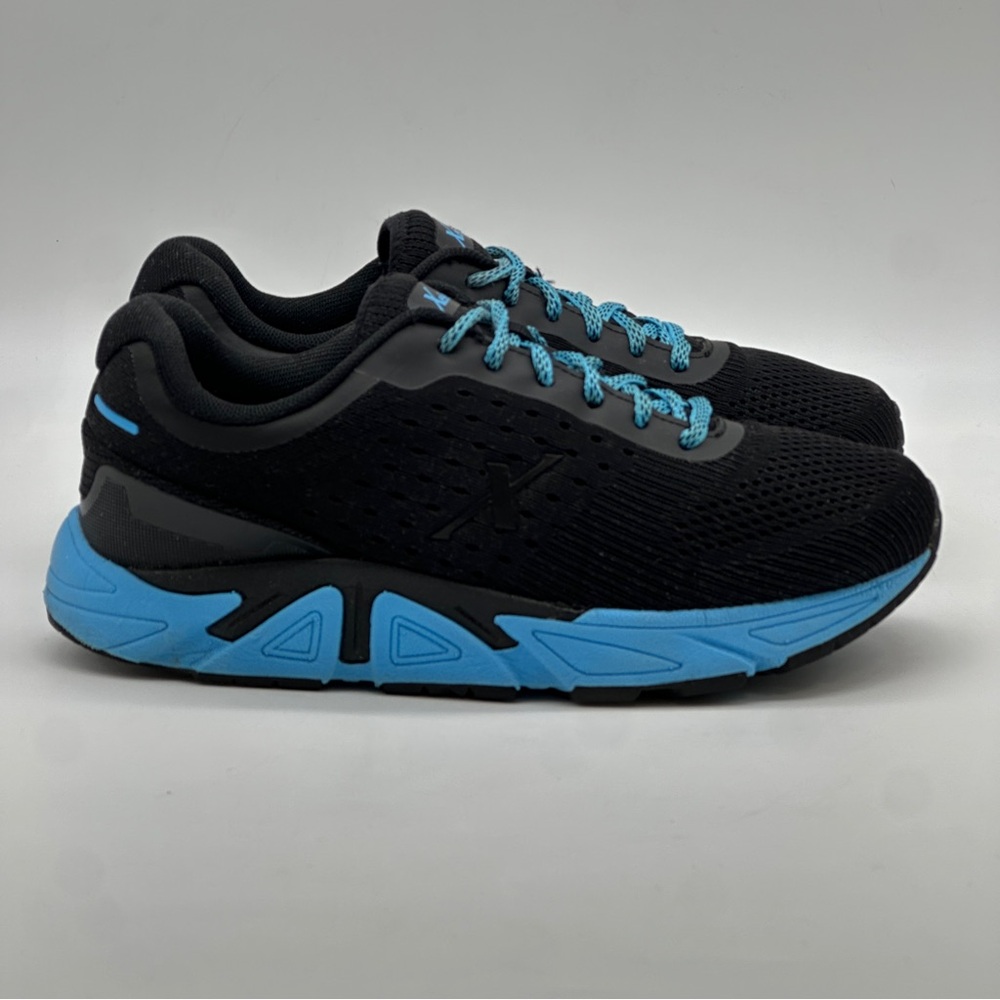 Xelero Genesis II Sneakers. Size 9